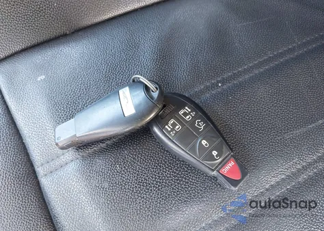 2014 Chrysler Town & Country Touring z USA, uszkodzony, nr VIN 2C4RC1BG9ER195236